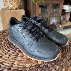 Black Reebok classic size 9 for women